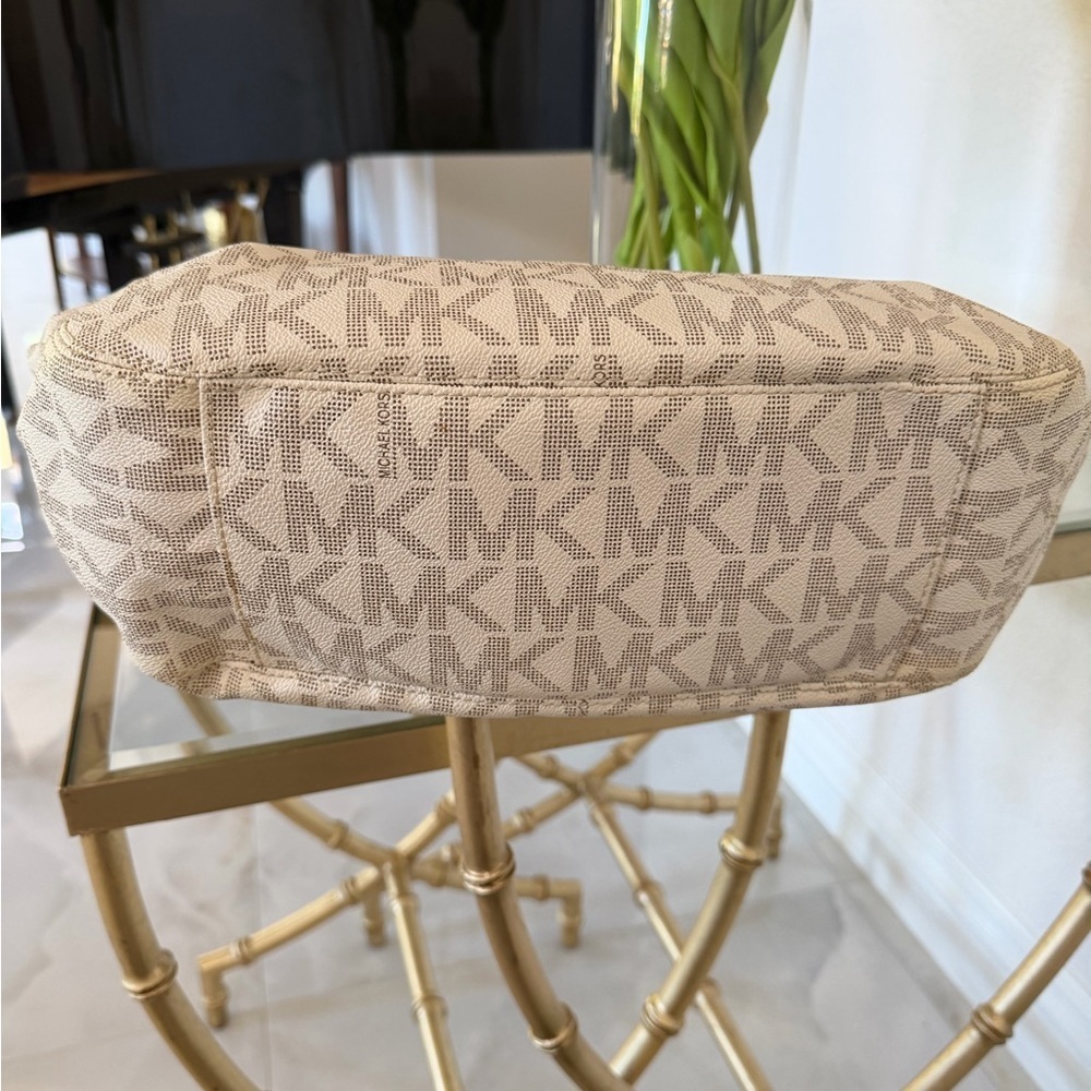 Michael Kors Cream Monogram Shoulder Bag with Gold Accents - Picture 3 of 9